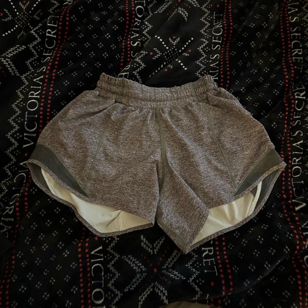 gray lululemon hotty hot shorts 4.5 inch